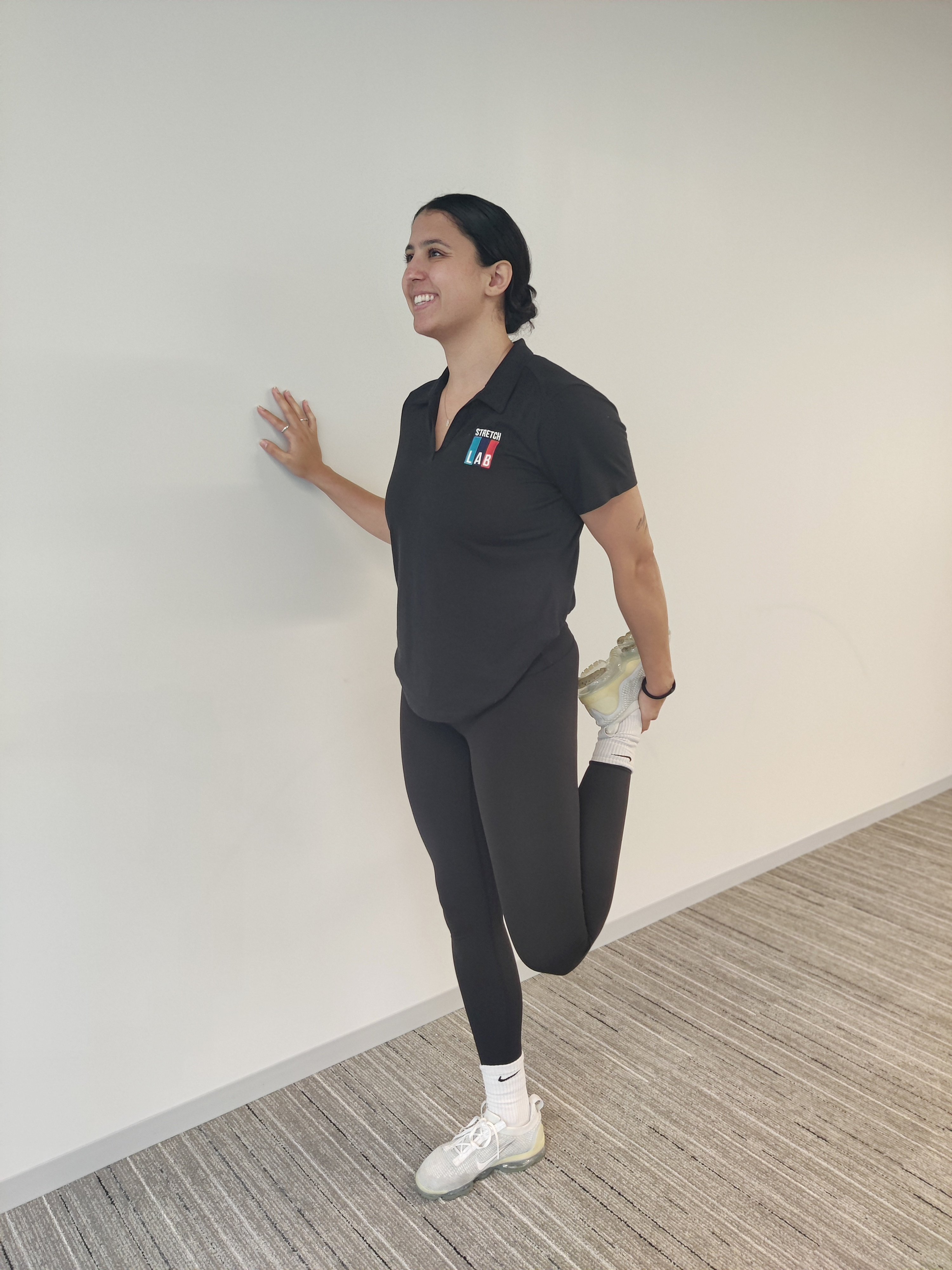 standing quad stretch mobility exercise