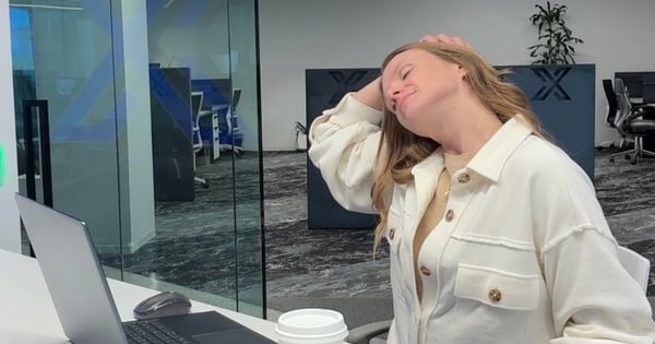 Afternoon Reset: Your 60-Second Neck Stretch at Work